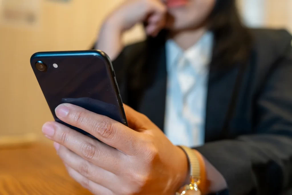 結婚＆育児をしている友達や知人のSNSをチェックしてしまう