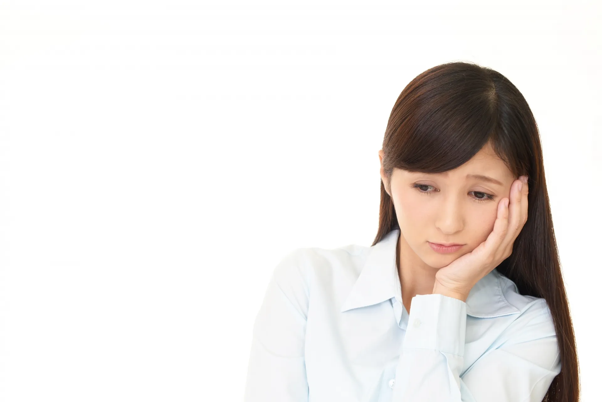 子供がいないことへの社会的なプレッシャーを感じる40代独身女性