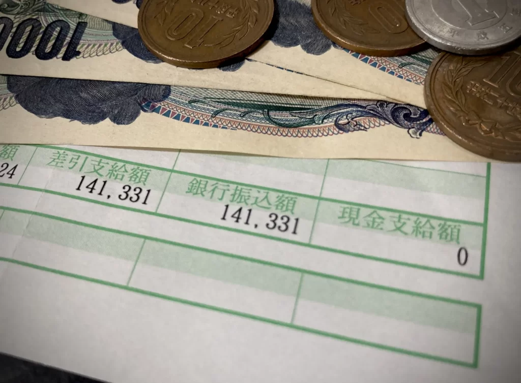 年収360万円では生活できないと嘆く30代既婚男性