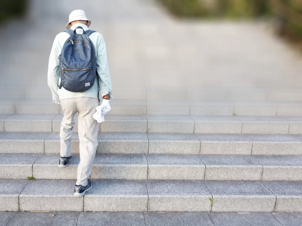 50代になって孤独を感じる男性